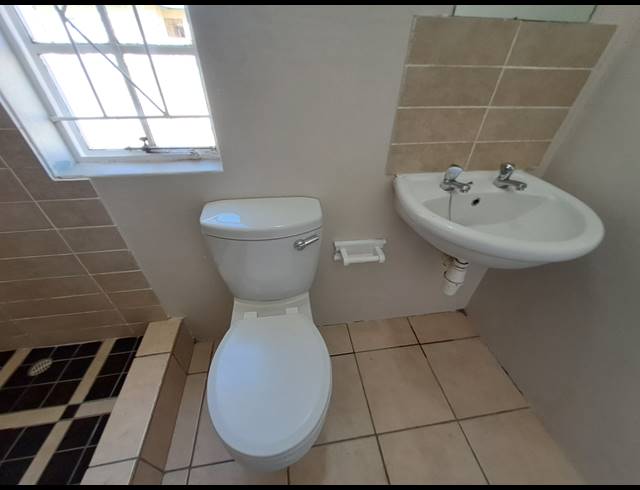 1 bed property to rent in ROUX PARK
